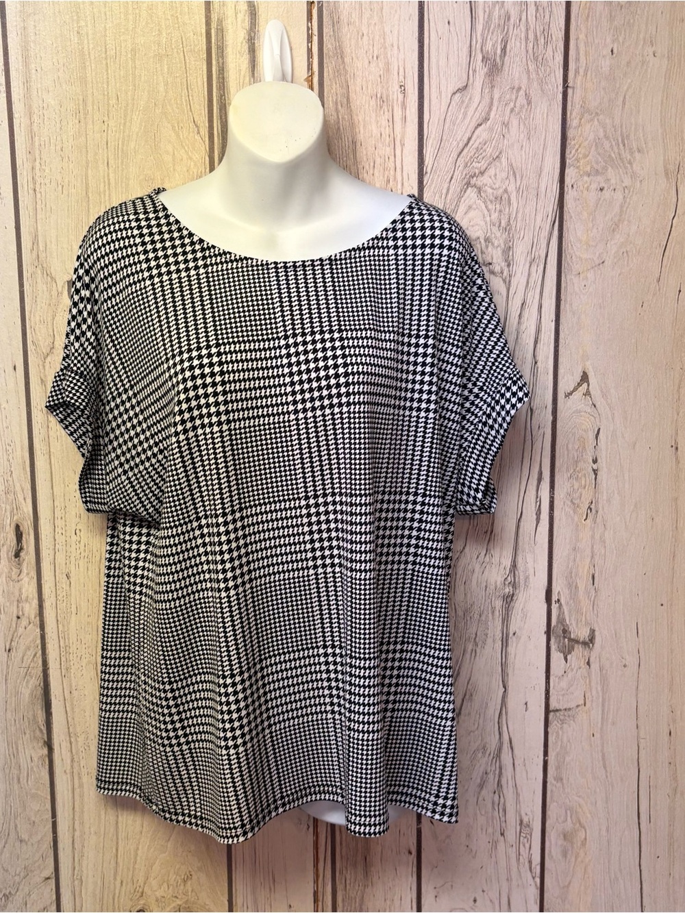 Calvin Klein Black and White Houndstooth Short Sleeve Top - Picture 2 of 7